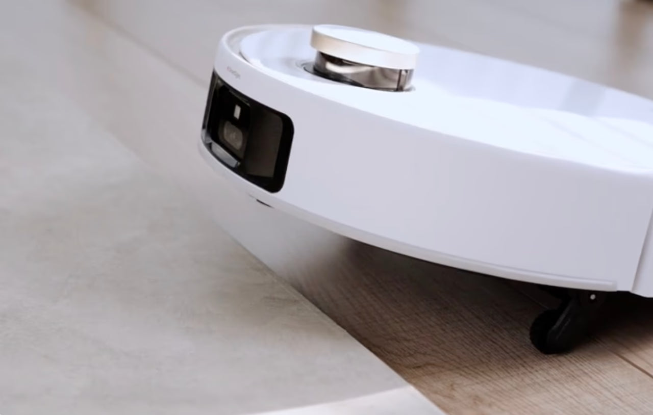 これが進化だ！ このロボット掃除機には腕がある、足がある、頭もあるッ